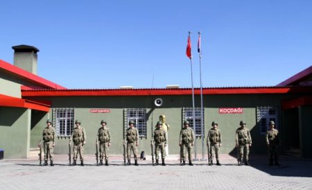 Mehmetçik sınırı 'Kale-Kollar'la koruyor