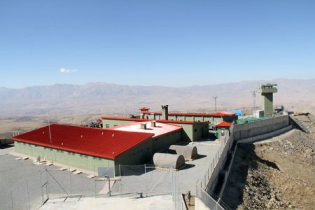 Mehmetçik sınırı 'Kale-Kollar'la koruyor