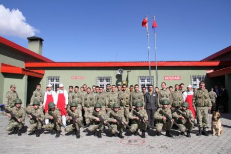 Mehmetçik sınırı 'Kale-Kollar'la koruyor