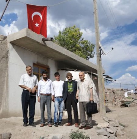 Mehmetçik Vakfı'ndan Kaza Kurşunuyla Ölen Askerin Ailesine 28 Bin Lira Yardım