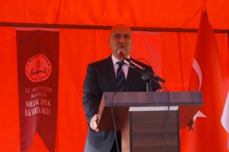 Melek İpek İlk ve Ortaokulu törenle açıldı