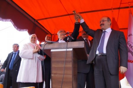 Melek İpek İlk ve Ortaokulu törenle açıldı
