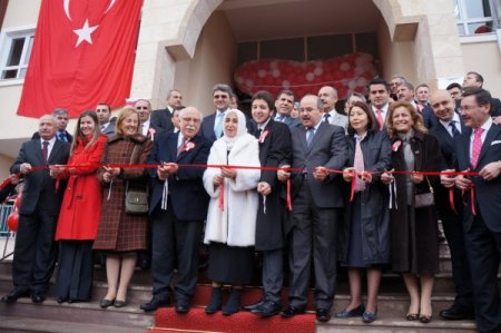 Melek İpek İlk ve Ortaokulu törenle açıldı