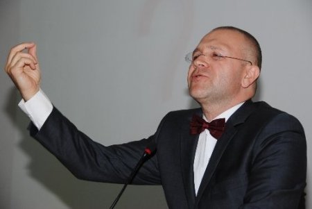 Melih Arat: Dünyayı sıradan değil,sıra üstü insanlar şekillendiriyor