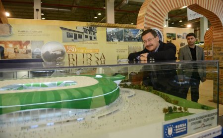 Melih Gökçek, Bursa'da fuarı gezdi, yeni stadı beğendi