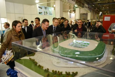 Melih Gökçek, Bursa'da fuarı gezdi, yeni stadı beğendi