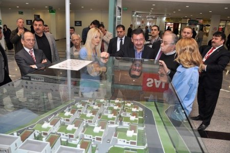 Melih Gökçek, Bursa'da fuarı gezdi, yeni stadı beğendi