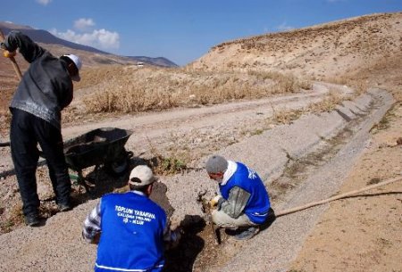 Melikgazi Belediyesi Erciyes'teki Sulama Kanallarını Temizledi