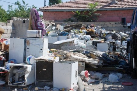 Melikgazi'de Mahalle Arasındaki Kaçak İşyerleri Kaldırıldı