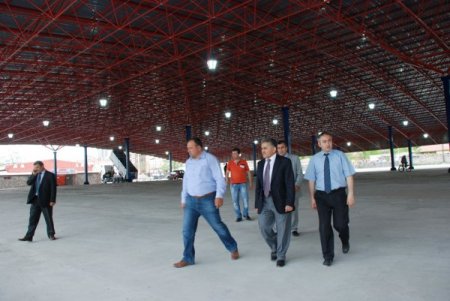 Melikgazi’ye Uzay Kafes Sistem Kapalı Semt Pazaryeri Yapıldı