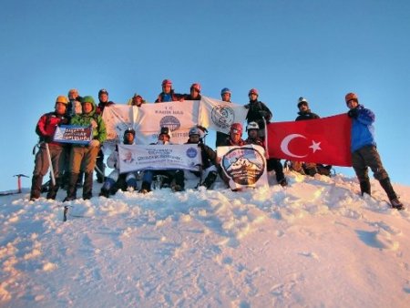 Melikşah Dağcılık Kulübü'nden Erciyes'e zirve tırmanışı