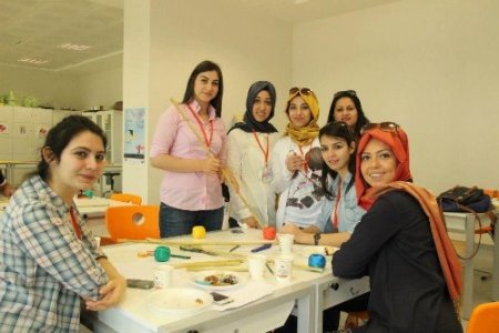 Melikşahlı öğrenciler, yuvada kalan çocuklar için uçurtma tasarladı