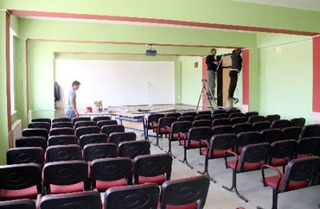 Melikşahlı öğrenciler Yüksekova’daki okula kütüphane kurdu