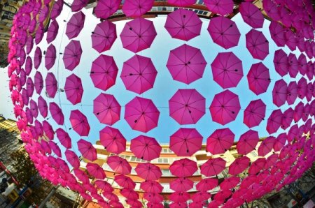 Meme kanserine karşı pembe şemsiye