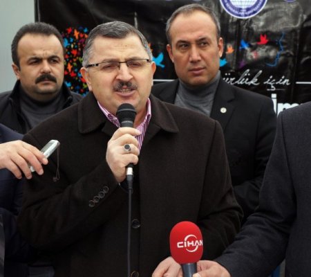 Memur-Sen, ‘Özgürlük İçin 10 Milyon İmza Kampanyası’nın ilk standını açtı