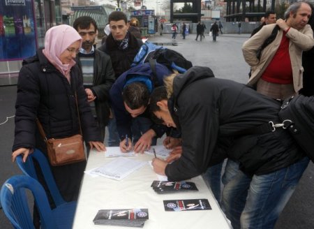 Memur-Sen, ‘Özgürlük İçin 10 Milyon İmza Kampanyası’nın ilk standını açtı