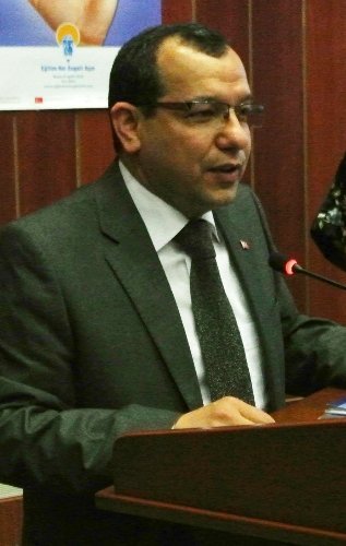 Memurlar işitme engellilere hizmet için işaret dili öğrendi