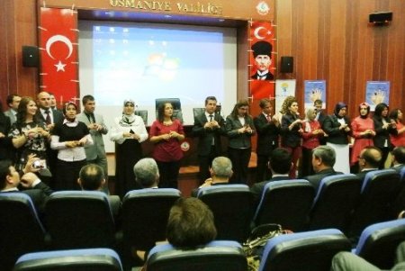 Memurlar işitme engellilere hizmet için işaret dili öğrendi