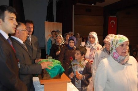 Memurlar Vakfı Sincan Şubesi 'Gül Gecesi' düzenledi