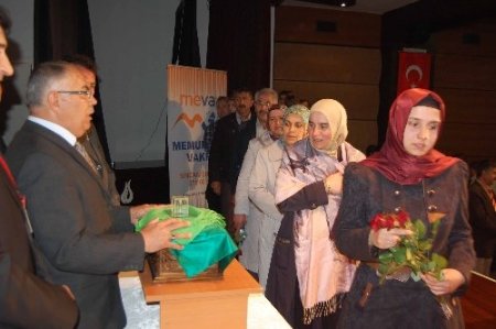 Memurlar Vakfı Sincan Şubesi 'Gül Gecesi' düzenledi