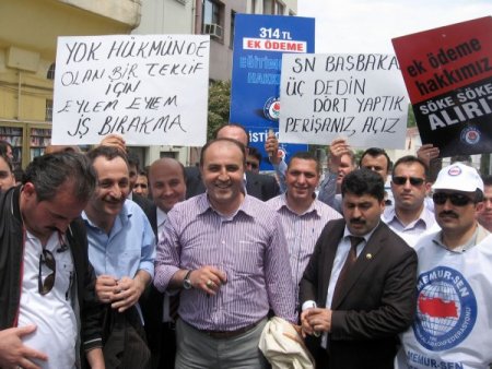Memurlardan Zam Teklifine 'Sandıklı' Protesto