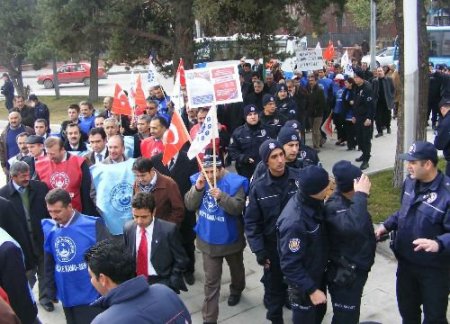 Memurların Bir Günlük İş Bırakma Eylemine İşçi Sendikaları Da Destek Verdi