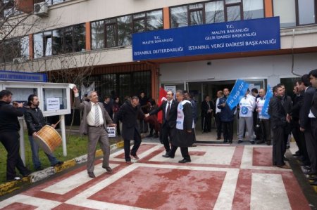 Memurların iş bırakma eylemi başladı