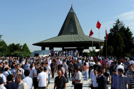 Menderes, Polatkan ve Zorlu kabri başında anıldı
