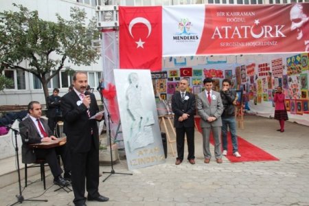 Menderes İlköğretim Okulu'ndan “Bir Kahraman Doğdu; Atatürk” Sergisi