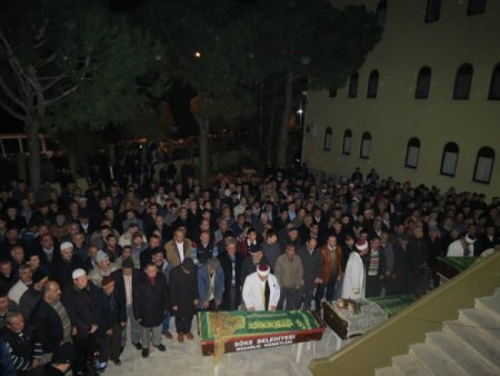 Menderes Nehri'nde boğulan anne baba ile çocukları toprağa verildi