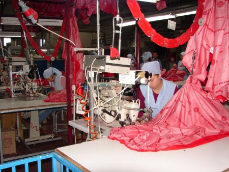 Menderes Tekstil’den dünya rekoru: Günde 400 kilometre bez üretiyor