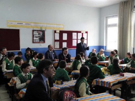 'meraklı Kitaplar' Çınar İlköğretim Okulu'nda