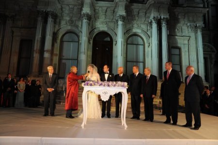 Meral Akşener'in oğlu dünya evine girdi