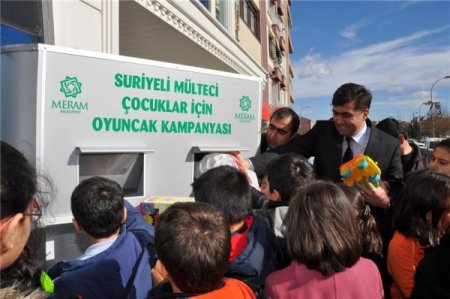 Meram Belediyesi Suriyeli mülteci çocuklara oyuncak topluyor