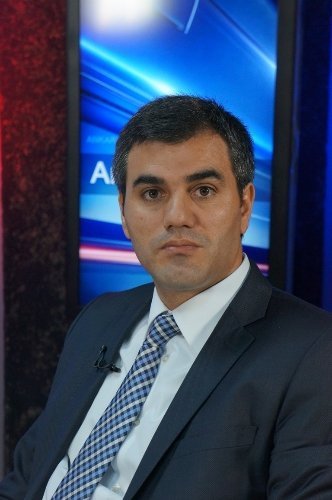 Merdiven altı üretim siyah boya, beyaz saçı sarı yaptı