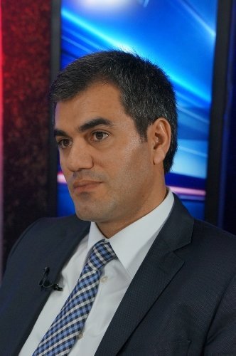 Merdiven altı üretim siyah boya, beyaz saçı sarı yaptı