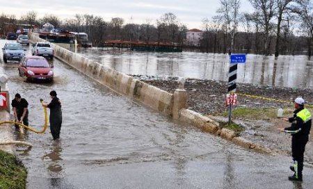 Meriç Nehri'nde Su Seviyesi Tehlike Sınırına Yaklaştı