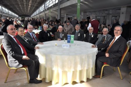 Merinos fabrikasının emektar çalışanları buluştu