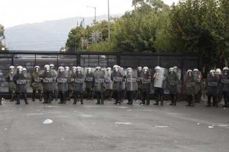 Merkel, Atina'da Yunanistan'a umut verdi