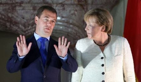 Merkel'den Rusya'nın Yeni Güvenlik Anlaşması Önerisine Yeşil Işık