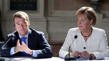 Merkel'den Rusya'nın Yeni Güvenlik Anlaşması Önerisine Yeşil Işık