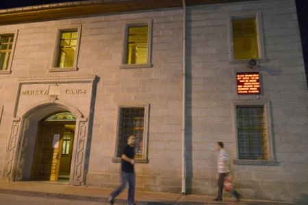 Merkez Camii Girişine Namaz Ve İftar Vaktini Gösteren Işıklı Tabela