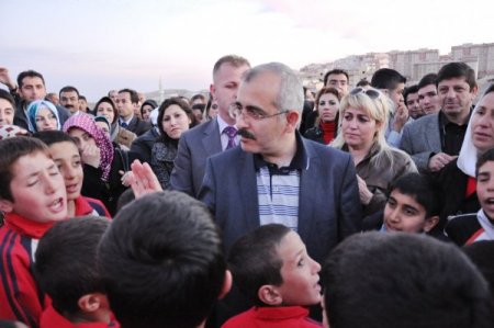 Merkeze Alınan Mardin Valisi Duruer'e Sloganlı Karşılama