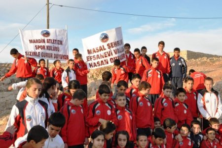Merkeze Alınan Mardin Valisi Duruer'e Sloganlı Karşılama
