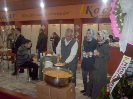 Mermer Fuarında Özbek Pilavı Dağıtıldı