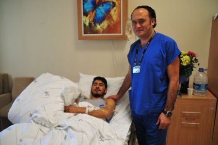 Mermer işçisinin kopan parmakları yerine dikildi