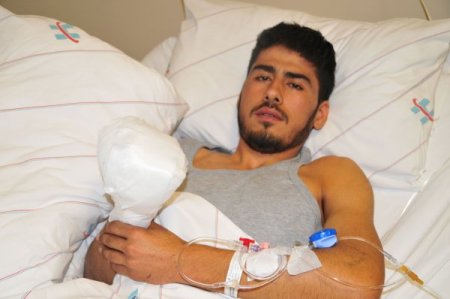 Mermer işçisinin kopan parmakları yerine dikildi