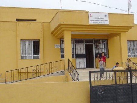 Mermi isabet eden sağlık ocağının hemen yanında okul var