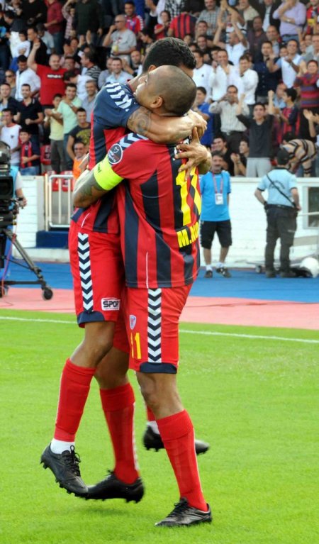 Mersin İdman Yurdu: 1 - İstanbul BBSK: 0 (İlk yarı)