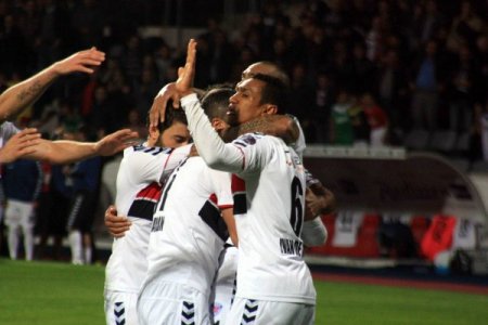Mersin İdman Yurdu: 2 - Akhisar Belediyespor: 1 (İlk yarı)